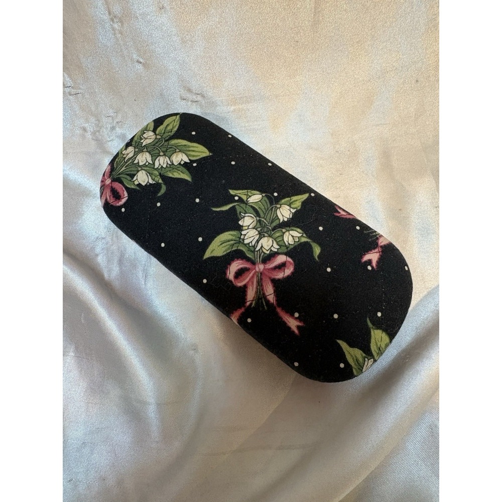 Vera Bradley eyeglass case in retired New Hope pattern